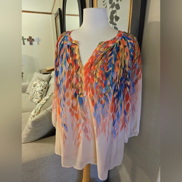 fig and flower Tops - Fig and Flower:Multicolor Feather Print Women's Top